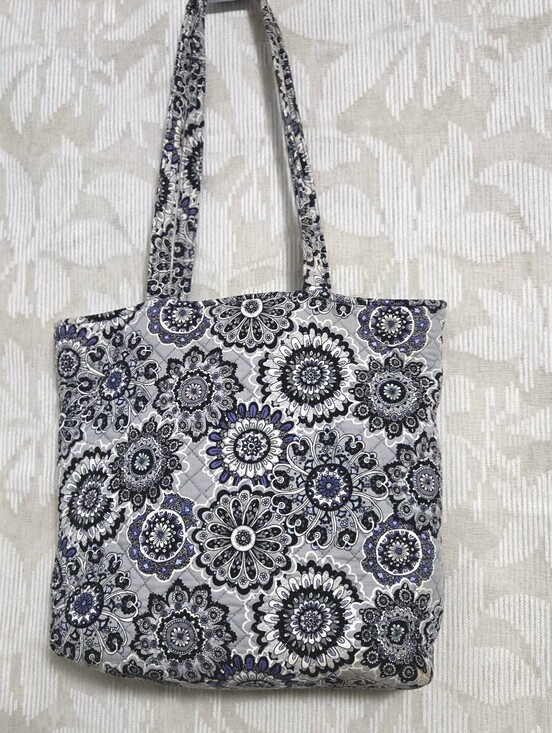 Vera Bradley Handbags - Vera Bradley Large Tote Purse Magnet Snap Inside Pockets